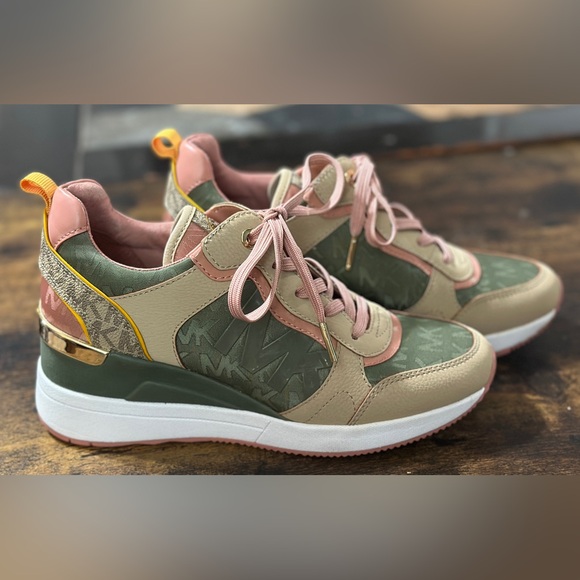 Michael Kors | Crista WMN’s 6.5 Mixed Media Trainers Sneakers | Olive | LIKE NEW - Picture 1 of 7